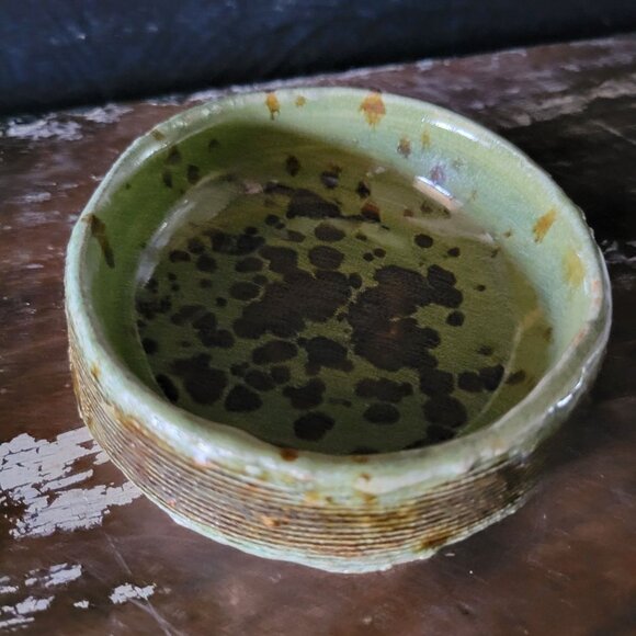 Small Green and Brown Splatter / Speckled Studio Art Pottery Bowl Signed M.J.M. - Picture 2 of 5